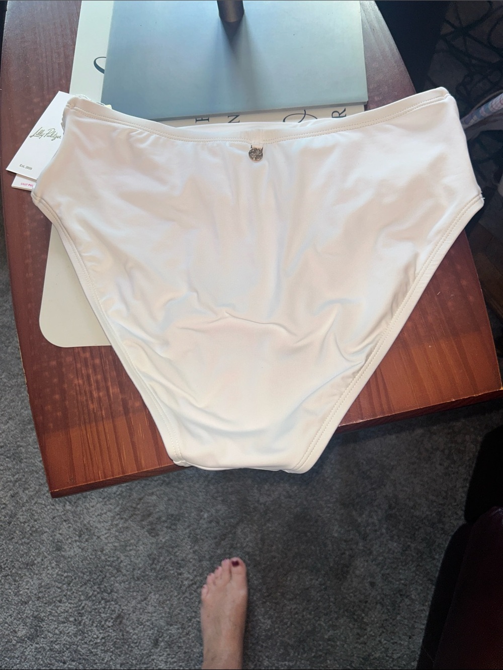 NWT- Lilly Pulitzer White Ruffle Sleeve Bikini Set - 2 pc Swimwear TOP 10 BOTT 8 - Picture 6 of 11